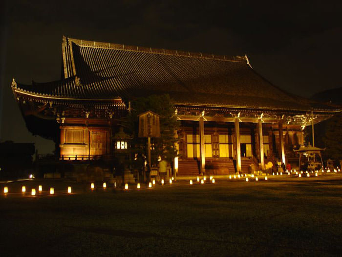 chion-in-at-night