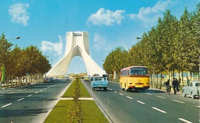 تصویری قدیمی از خیابان انقلاب تهران