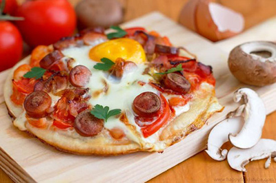 نحوه درست کردن پیتزا مخصوص صبحانه,طرز پخت پیتزا صبحانه